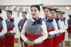 空姐为什么一定要“长得美”外加“大长腿”图片