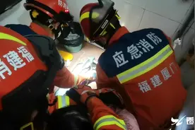 厦门：蹲便器“咬住”女子右脚图片