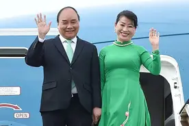 越南第一夫人：一张圆脸很旺夫穿奥黛别有风情，儿女双全天生爱笑图片