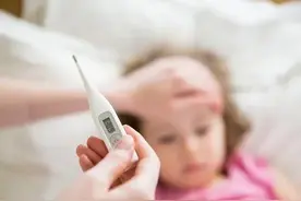 孩子发烧的6种物理降温方法图片