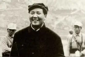 42年毛泽东说延安经济难，刘少奇携万两黄金相助，铁道游击队护送图片