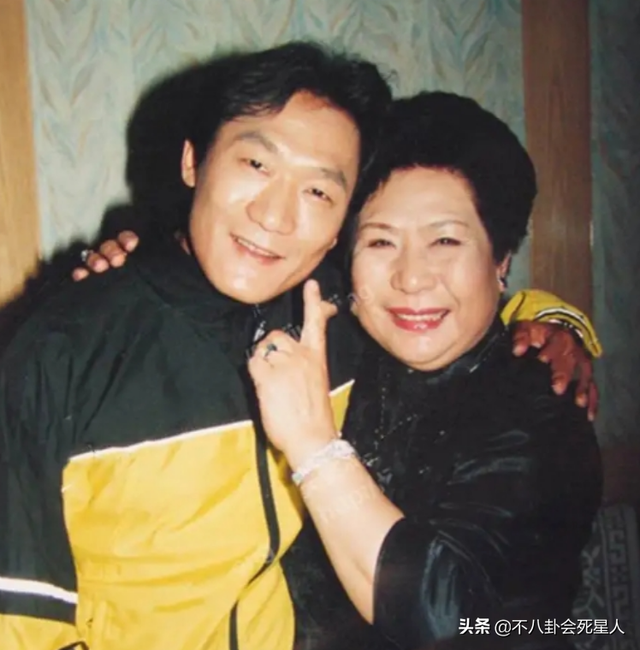 娱乐圈8大谜团,李亚鹏的女人缘,那英有没有说听刀郎的歌是农民