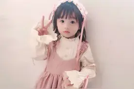 山区小学生穿洛丽塔演出，被痛批穿“山寨货”，引起众多网友喷怒图片