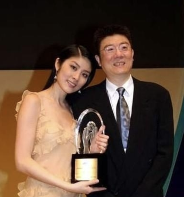 表面是艺人，实际是富家千金的7位女星，她们最不怕的就是潜规则