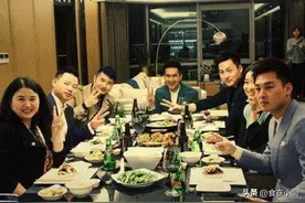 在聚餐的酒桌上，剩下的酒水能打包吗？内行人：这3种场景不建议图片