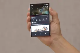 未来手机新形态，竖向折叠屏图片