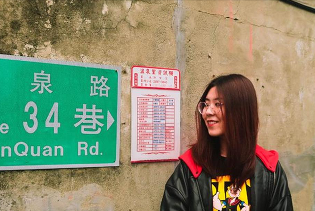 被马云砸中的锦鲤女孩，支付宝中奖1个亿，后来怎么样了？