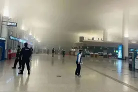 夜间“冒烟”！杭州萧山机场浓烟滚滚，最新进展怎么样了？图片