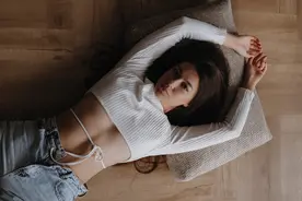 妈妈贪30万彩礼给弟买房。我两年没回家。两年后，我哭着谢谢妈妈图片