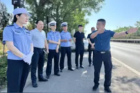 蒲城县副县长、交安委主任、公安局局长王辉实地调研道路交通事故预防工作图片