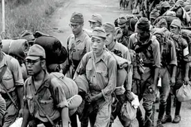 1945年，日本关东军被苏联红军吊打， 60万日军战俘下场凄惨图片