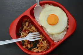 新式速食行业研究报告：千帆竞发，错位突围图片