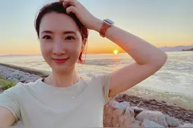 大家还记得蕾拉小姐许婧吗？她的私服简直是30+女人的穿搭模板图片