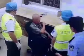 民警咆哮：“你快走！这班我帮你上！”图片
