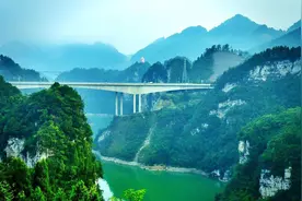 《青春滴血》巴山女儿红图片