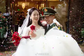高甜！军营集体婚礼浪漫来袭图片