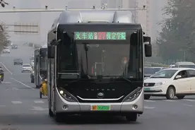 公交全部换回燃油车，加快800V快充建设，电车依然在加速图片