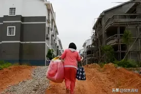 回顾河北男子婚房被强拆，与拆迁村支书发生冲突后，一枪将其爆头图片