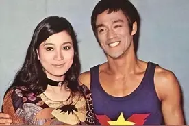 李小龙传奇：香港功夫之王，却离奇猝死，一代华人巨星的谢幕人生图片