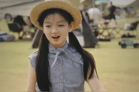 阿拉蕾晒10岁生日照，亭亭玉立堪称等比例长大，和妹妹互动有爱图片