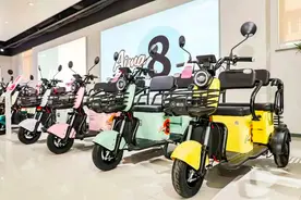 休闲三轮车大战开启，雅迪、爱玛、金彭都出手了，谁能笑到最后？图片