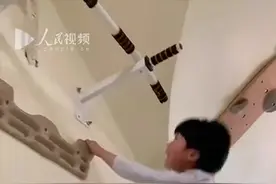 （视频）@太原人！9岁男孩在家里攀岩室飞檐走壁，攀爬动作行云流水，一气呵成图片