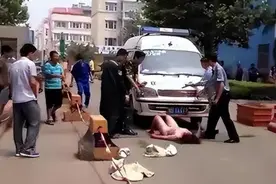 女子撞飞邻居母女,赤裸躺下阻挠救援致女孩死亡,法院:无刑事责任图片