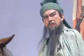 关羽为何会败亡？刘备诸葛亮难逃其咎，夺了西川后，连挖关羽墙角图片