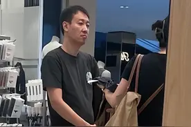 辛柏青一家4口在澳洲被偶遇，妻子朱媛媛骨相绝佳，49岁仍漂亮图片