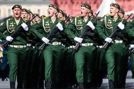 盘点俄罗斯有意义的红场大阅兵，中国三军仪仗队曾是最耀眼的明星图片