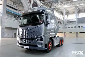 搭载680马力发动机，配置豪华降重500kg，柳汽乘龙HK牵引车来了图片
