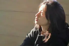 浪漫文案｜你闯进我的镜头，我按下了永远图片