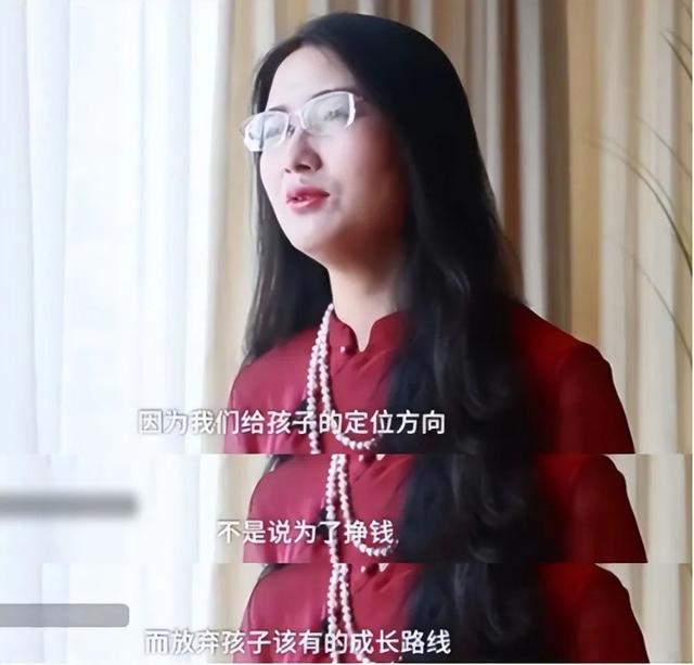 14年前,靠魔性广告语走红却遭非议的“点读机女孩”,如今已让人不敢高攀