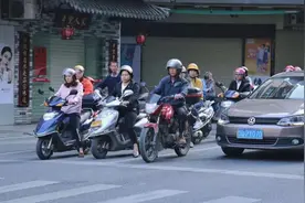 摩托车、电动车、电动三轮车到底该走哪条道？答案来了，别再走错图片