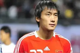 2002年帮助国足打进世界杯的22位英雄，下一代传承人在哪里？图片