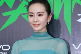 刘诗诗的美让人好着迷，就算裙子很显老，但穿“薄纱”还是很动人图片