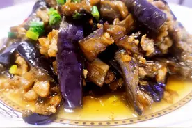 肉末茄子一蒸一炒，颜色漂亮，味道鲜香入味，好吃下饭图片