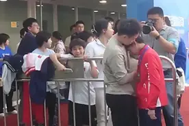 压力太大了，全红婵输掉比赛后哭了。真心疼。图片