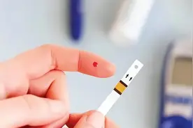 上厕所时，若出现3种表现，或许是血糖偏高提醒，别不当回事图片