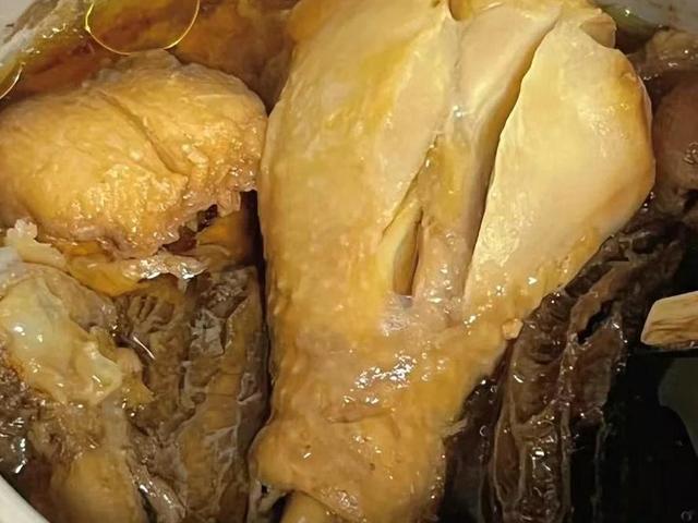 喝花胶乌鸡汤 可以吃白萝卜吗 2026年花胶可以和乌鸡一起煲汤吗