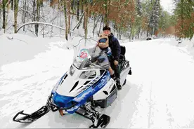 驾雪地摩托穿越林海雪原，红石峰野雪公园等你来撒欢儿图片