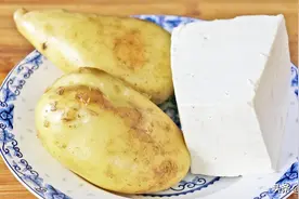 土豆里加一块豆腐，随手一做，太好吃了，用来招待客人超有面子图片
