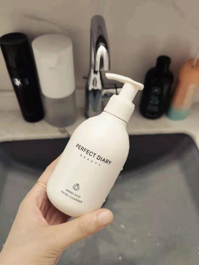 公认好用的平价洗面奶有谁？这四款不仅清洁力强，还温和不伤皮肤