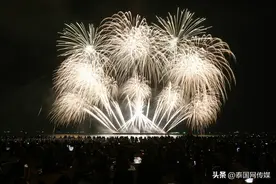 泰国芭提雅国际烟花节 游客挤爆芭提雅海滩图片