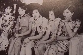 30个老照片展现青楼女子多才多艺，时尚仪态惊艳时光图片