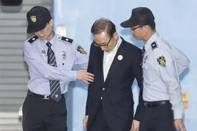 傀儡总统李明博：被财阀左右，阴谋逼死前总统，如今被文在寅清算图片