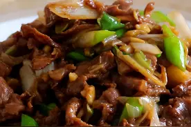 简单好吃的葱爆孜然羊肉，下饭经典，滋补解馋，吃了一次还想吃图片
