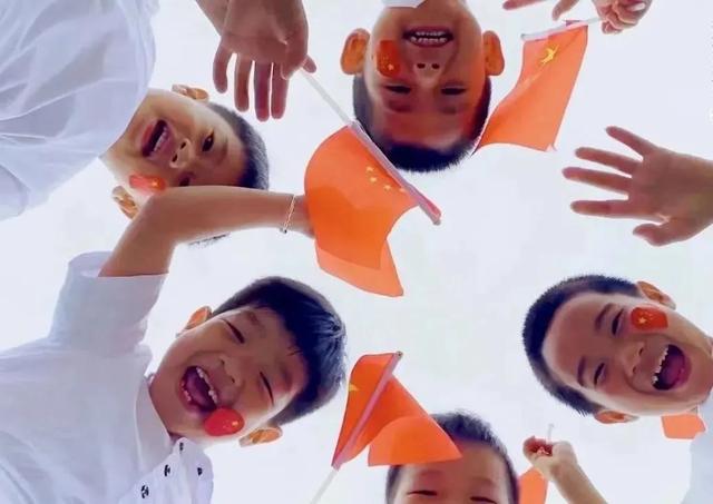 �����ȹ���ڡ�ϲӭ��ʮ�󡱡�����������ʽ��������࣬�����˲�ͣ��