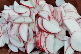 夏天，遇到这菜别手软，维C含量极高，随手一拌，营养好吃不上火图片