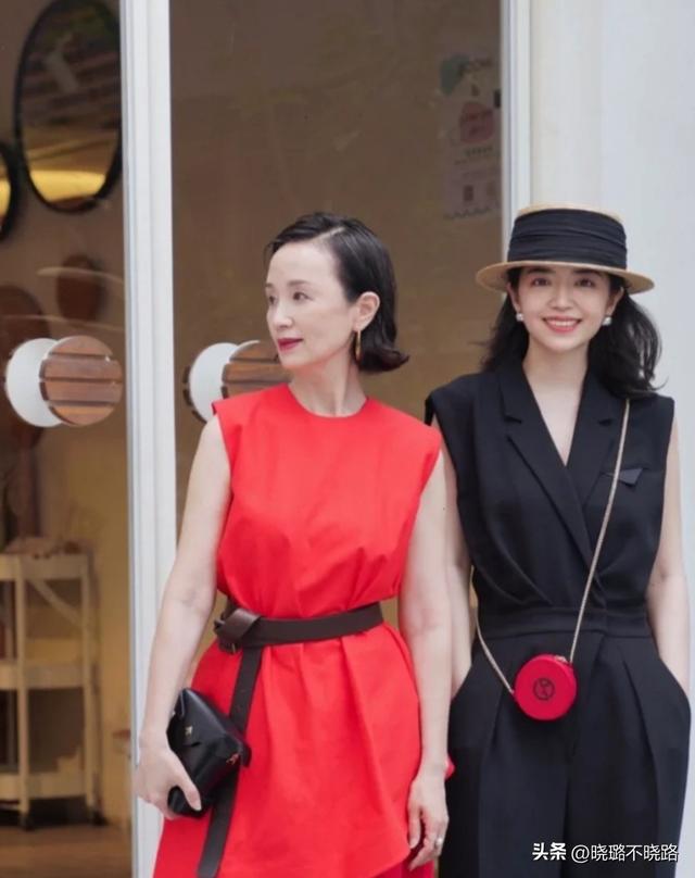 发量少的中年女人 建议多学学三木妈妈 卷发 帽子 洋气又时髦 自由新闻